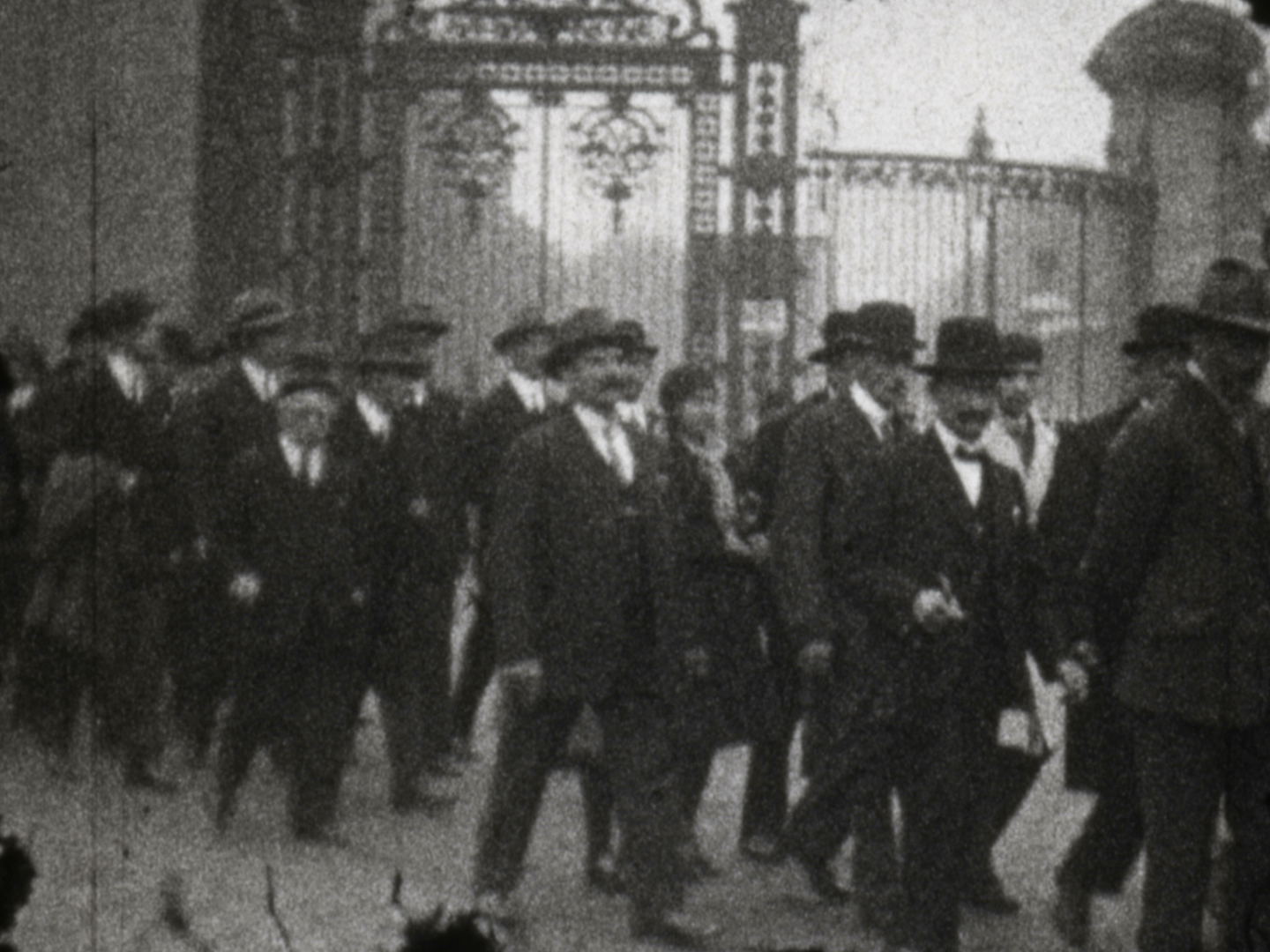 INAUGURATION DU MONUMENT AUX MORTS DE LYON PAR LE MARÉCHAL PÉTAIN ET ÉDOUARD HERRIOT