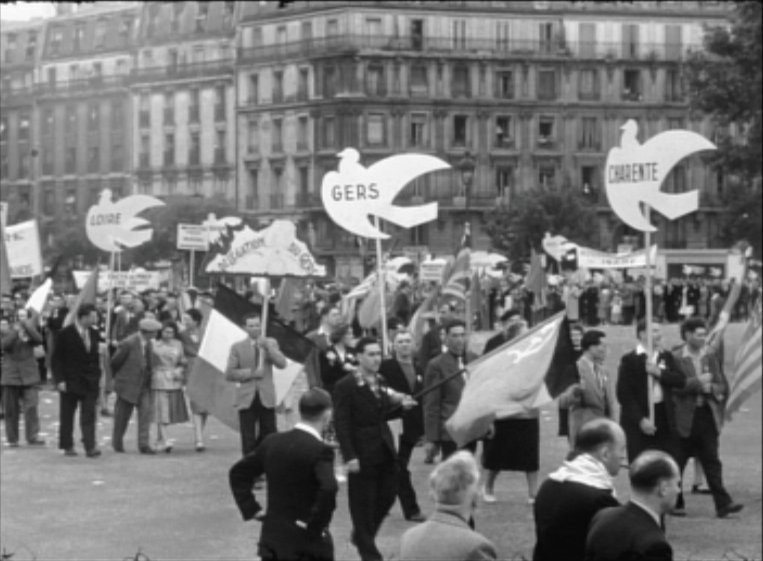 14 JUILLET 1951 : UNE MANIFESTATION PLACEE SOUS LE SIGNE DE LA PAIX - ANONYME - 1951 - recherche avancée - Ciné-Archives - Cinémathèque du parti communiste français - Mouvement ouvrier et démocratique