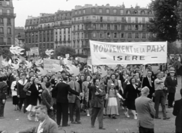 14 JUILLET 1951 : UNE MANIFESTATION PLACEE SOUS LE SIGNE DE LA PAIX - ANONYME - 1951 - recherche avancée - Ciné-Archives - Cinémathèque du parti communiste français - Mouvement ouvrier et démocratique
